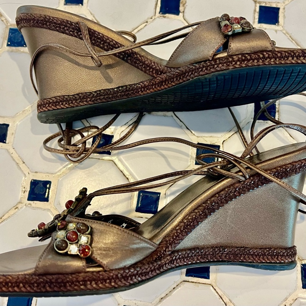 EUC SZ6 StuartWeitzman Lace up Rhinestone Bronze Wedges - Picture 2 of 4